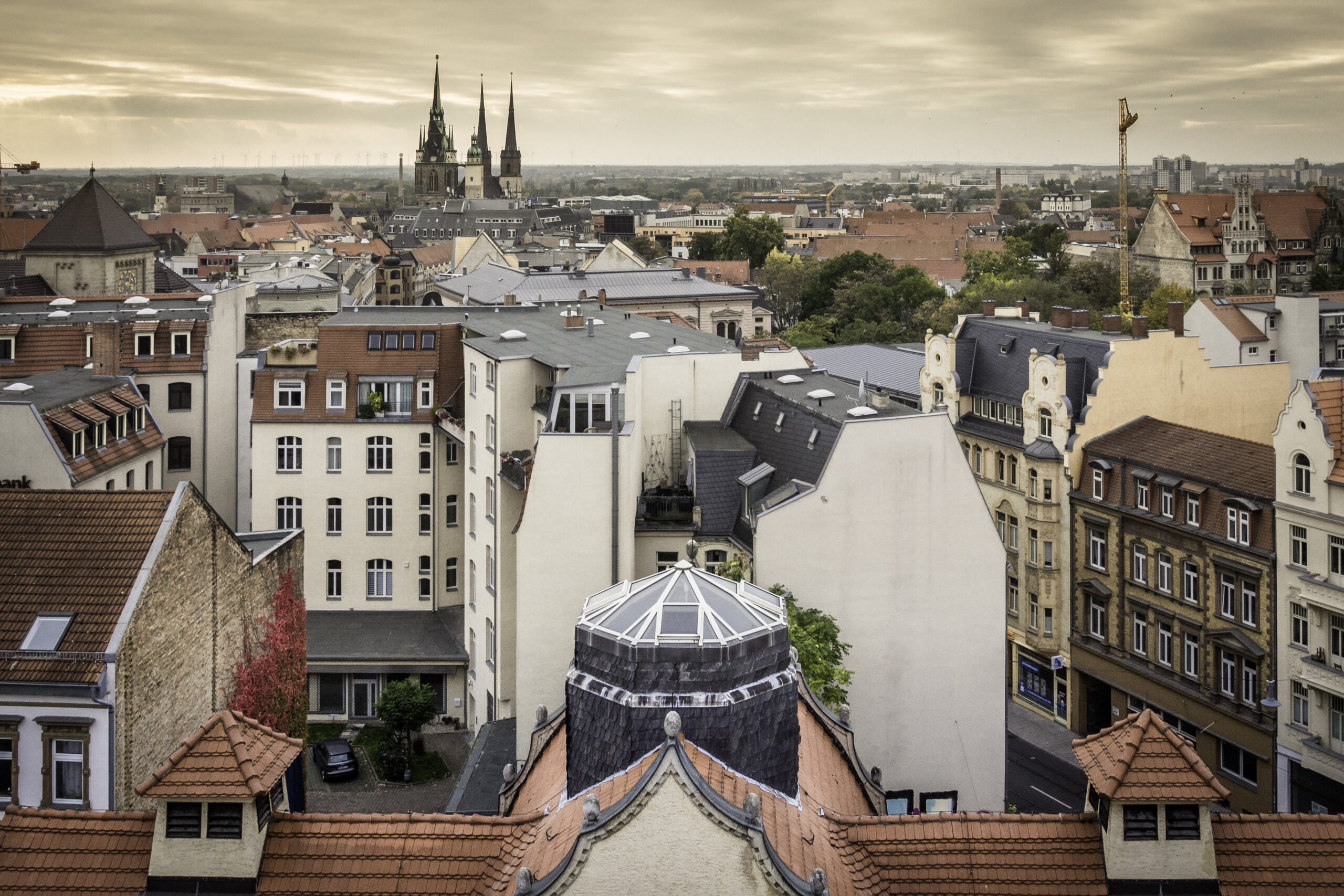 Der Blick auf Halle. Foto: Wolf-Dietrich Reif | @buecherkönig | @dasisthalle