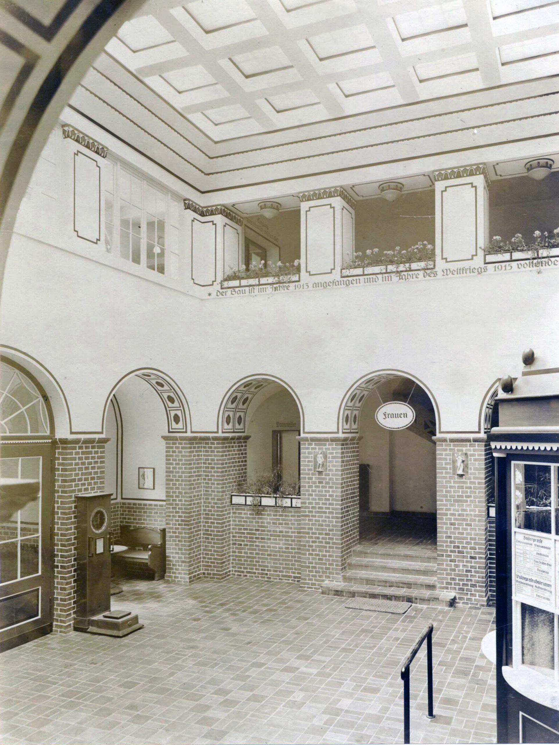 Foyer des Stadtbades im Jahr 1916. Foto: Stadtarchiv HAlle.