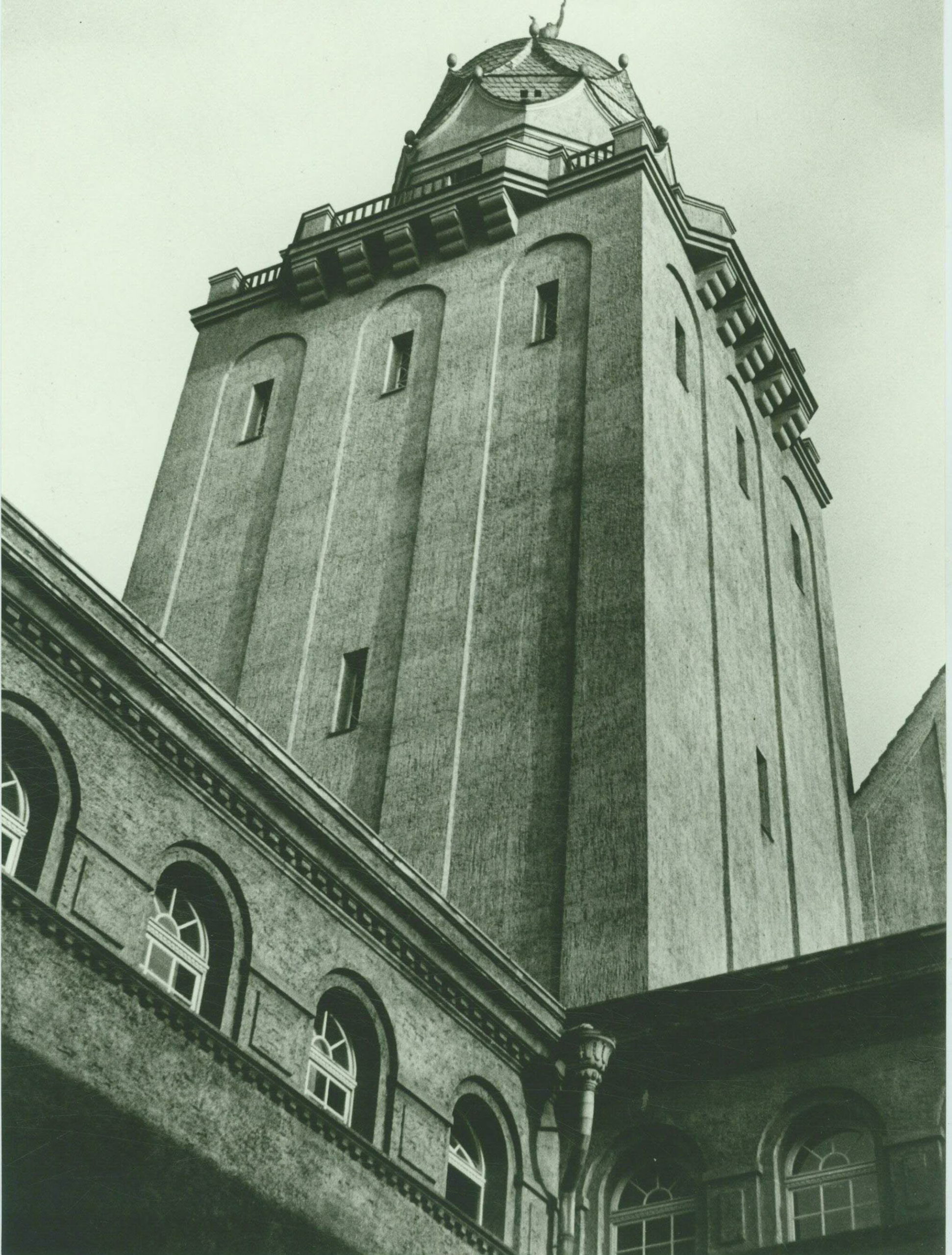 Turm des Stadtbades_nach 1918. Foto:Stadtarchiv Halle.